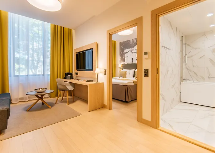 فندق Centennial Nexus