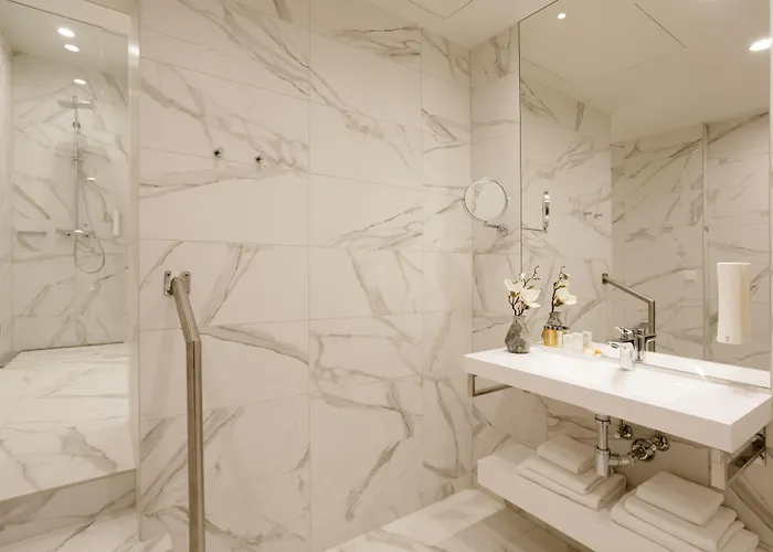 Centennial Nexus 4* Reval